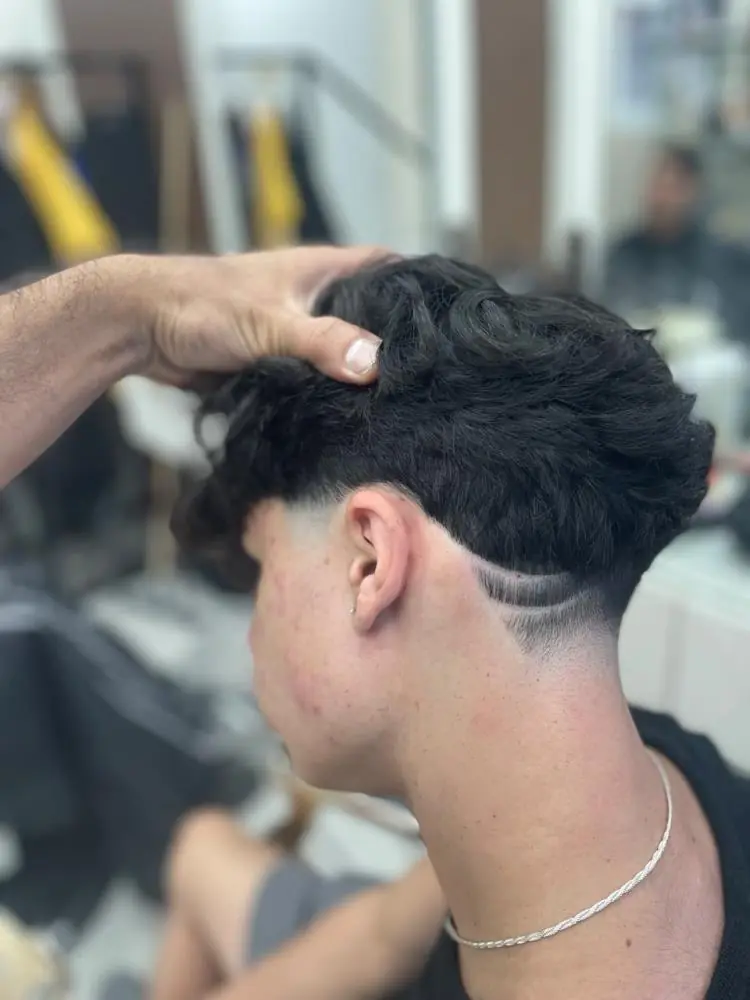תספורת טקסטורה עם פייד נמוך