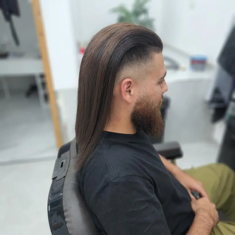 שיער ארוך עם אנדרקאט וזקן