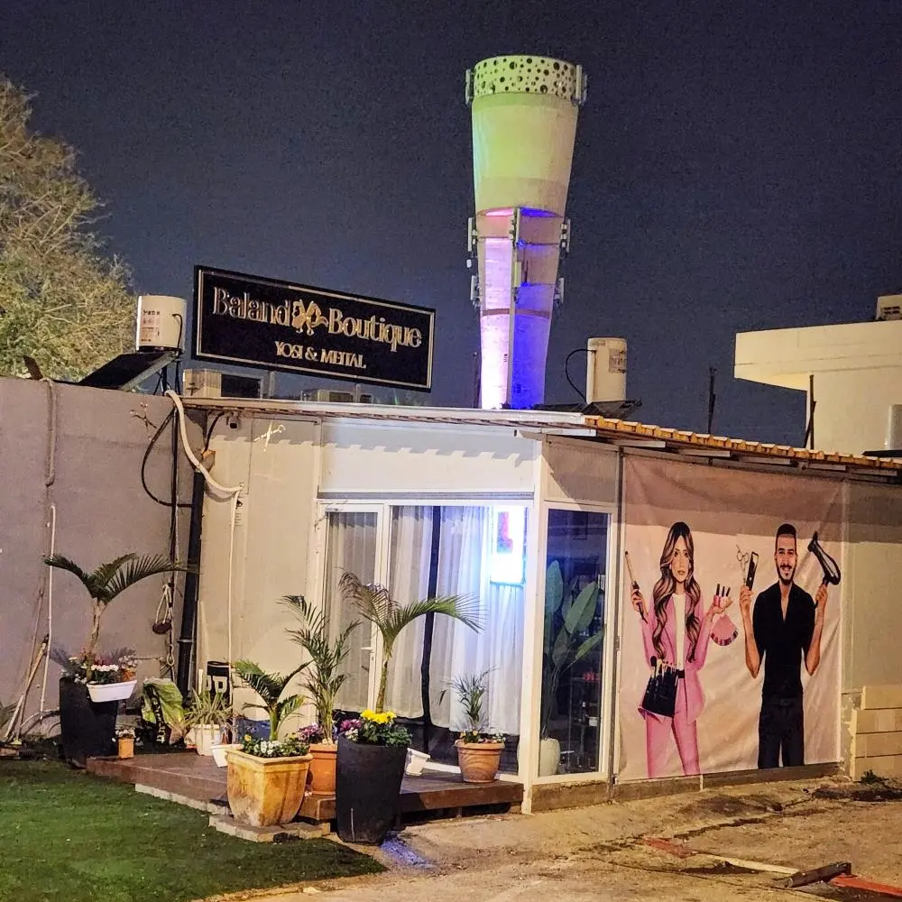 חזית בלנד בוטיק בלילה
